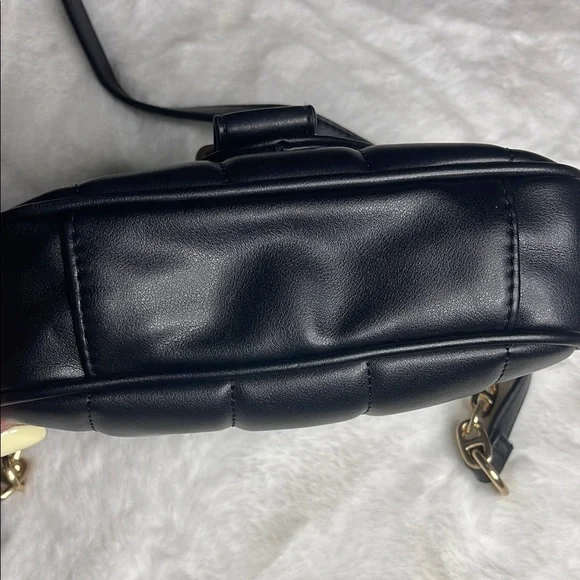 Black Soft Faux Leather quilted Shoulder Bag - Picture 9 of 10